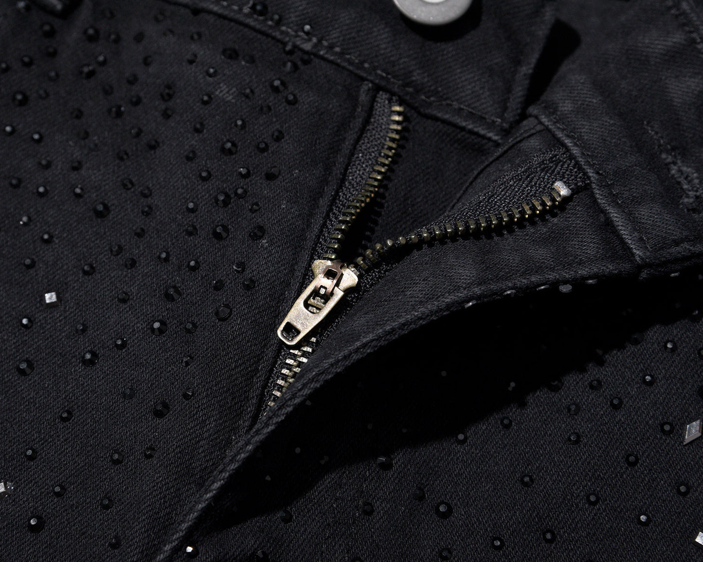 Sacha – Jean slim noir orné de strass