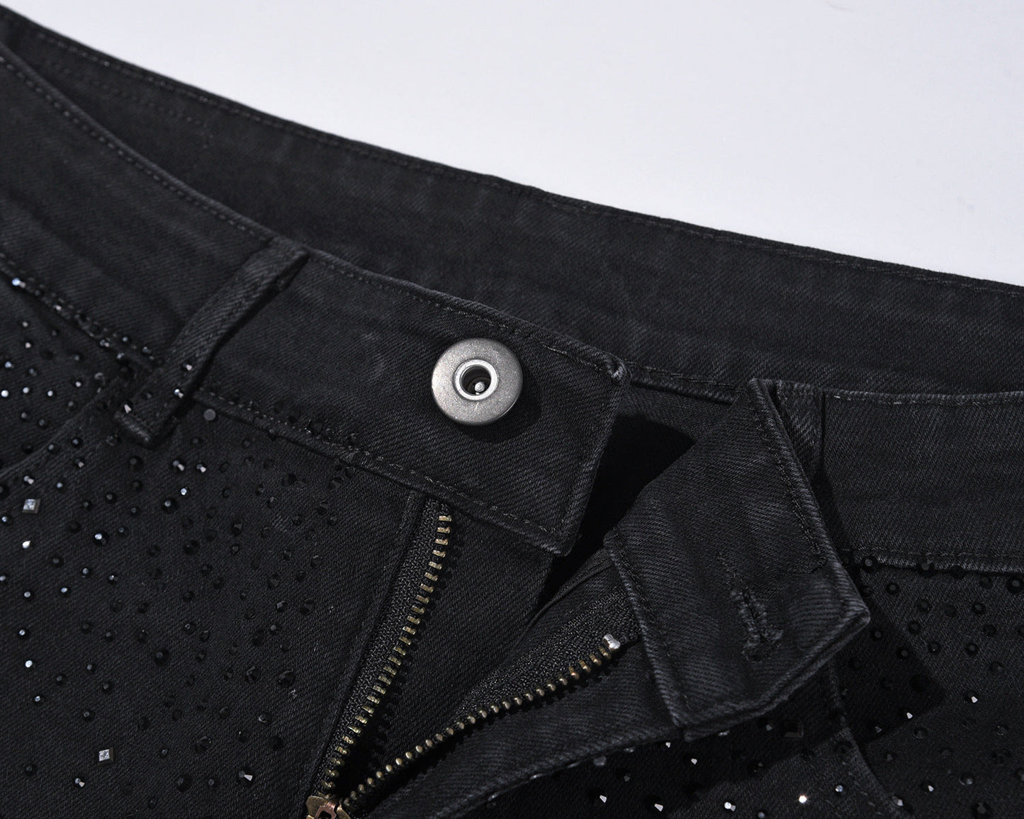 Sacha – Jean slim noir orné de strass