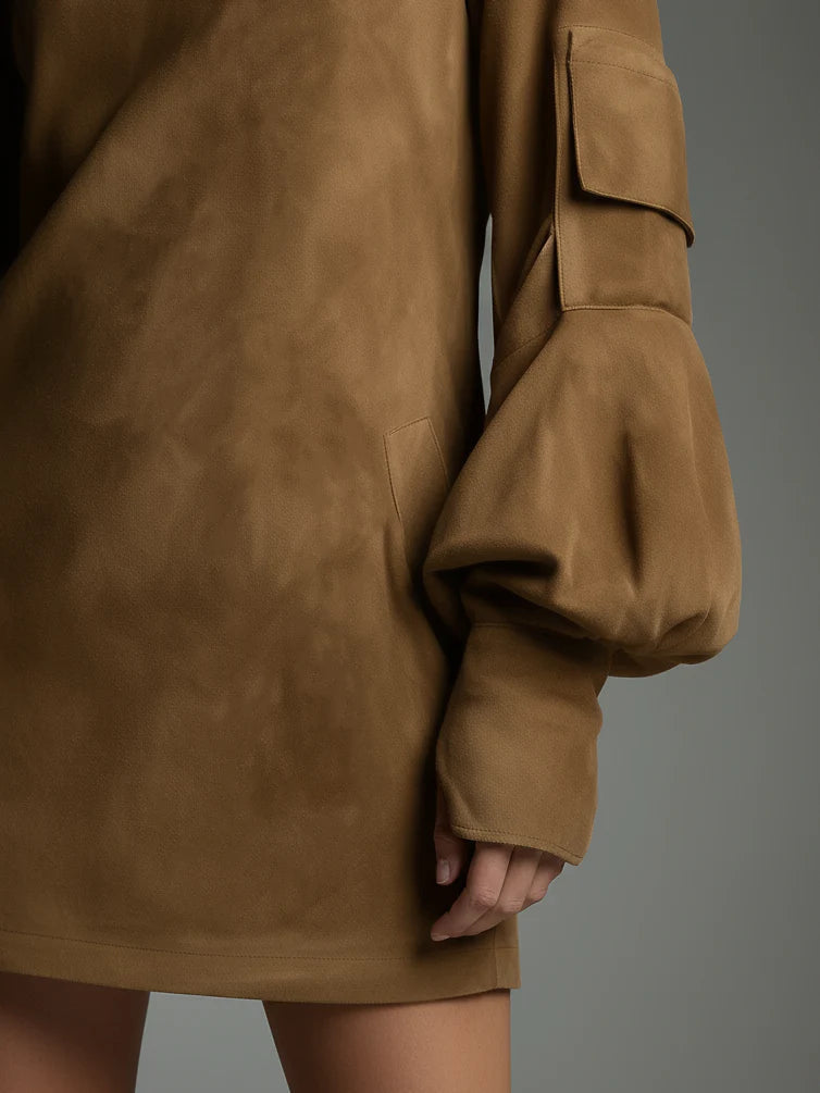 Sandrine | Robe mini vintage en daim à col roulé, coupe ample